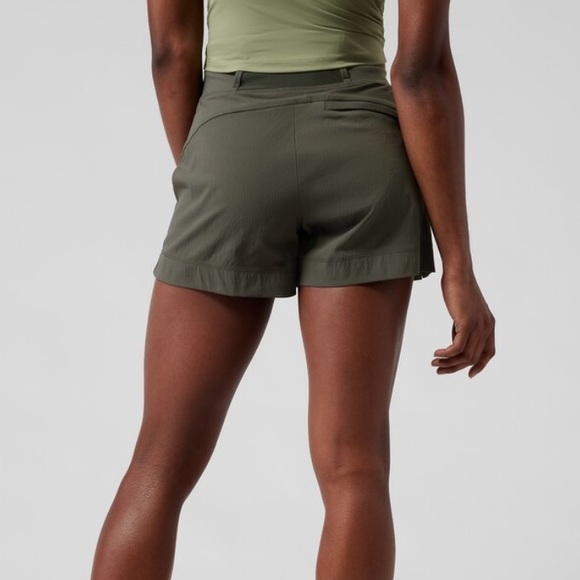 Athleta Trekkie North Short in Green - Picture 4 of 7